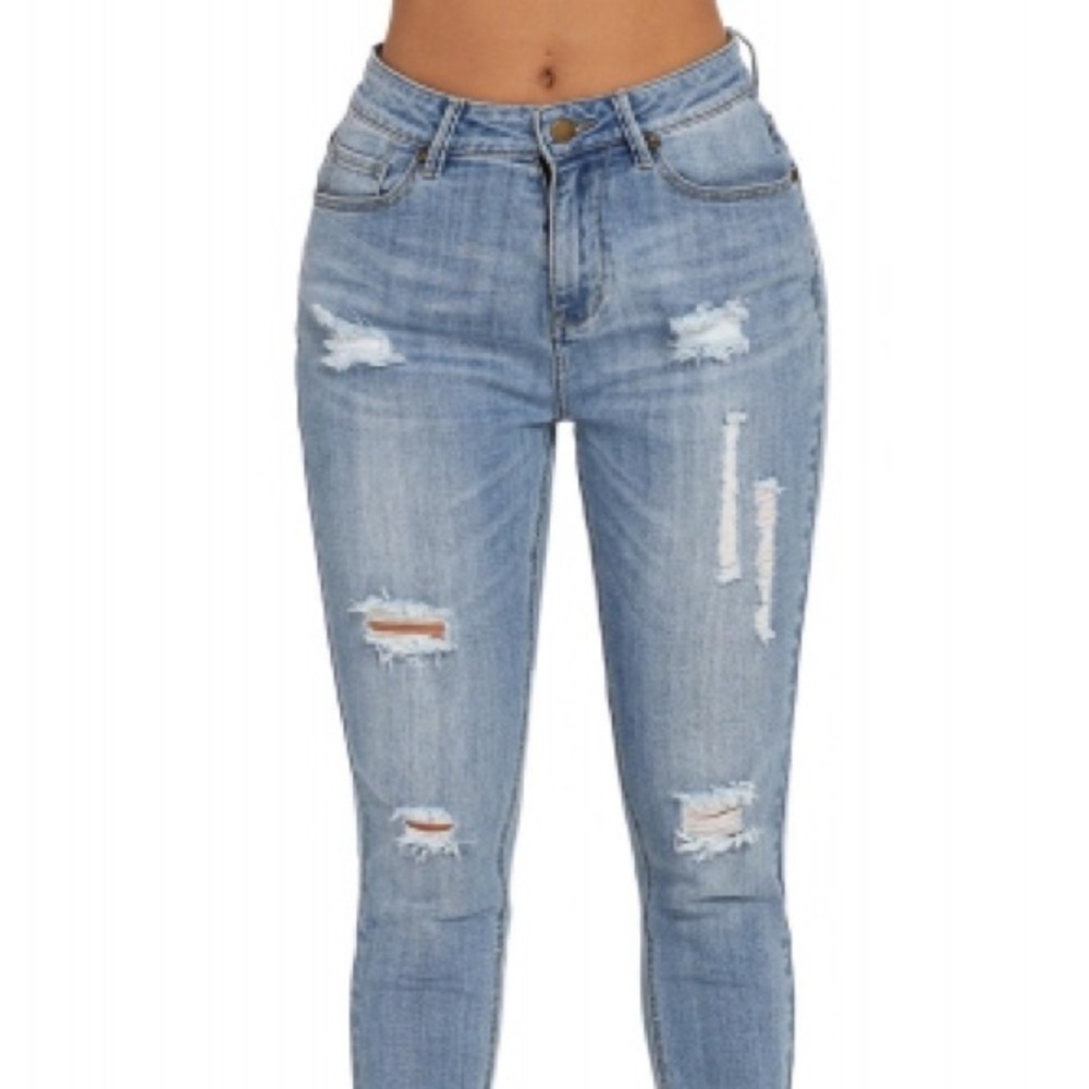 Spring Favorites: Distressed Jeans w/ Fringe
